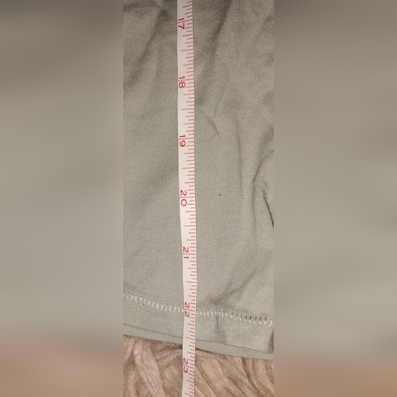 Universal Thread tshirt - Picture 3 of 4